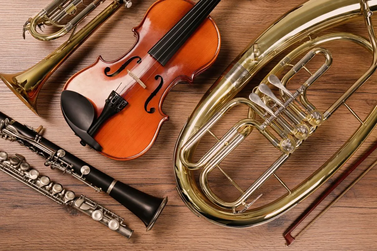Musikinstrumente und DJ-Equipment